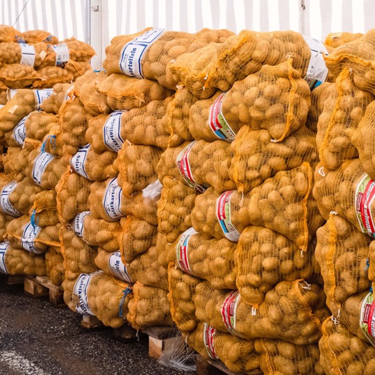 Kartoffelsäcke im Lager